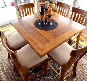 lot 3 image: Beautiful Dining Room Table