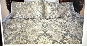 lot 15A image: J.Queen Luxurious King Comforted Bed Set