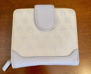 lot 490 image: New Dooney and Bourke Wallet
