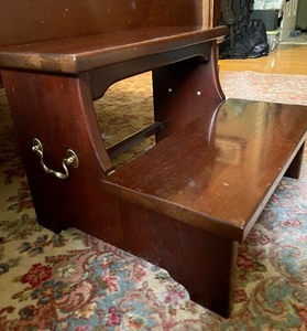 lot 491 image: Bed Steps