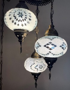 lot 190 image: Gorgeous Turkish Hanging Mosaic Lamp