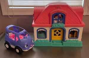lot 497 image: Vintage Fisher Price Sweet Sounds Home Play Set