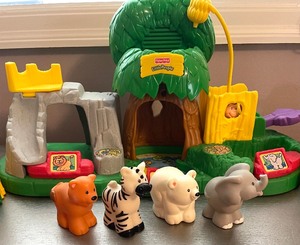 lot 499 image: Vintage Fisher Price Little People Zoo Play Set