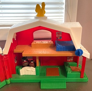 lot 504 image: Vintage Fisher Price Little People Barn