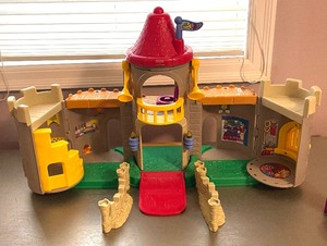 lot 505 image: Vintage Fisher Price Little People Lil Kingdom Castle Play Set
