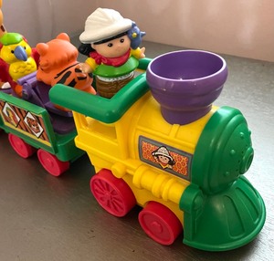 lot 510 image: Toot Toot Vintage Fisher Price Little People Musical 200 Train