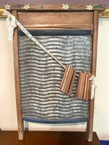 lot 514 image: Vintage Goodies
