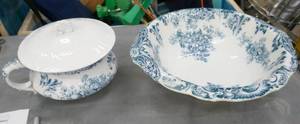 lot 15 image: Royal Semi porcelain bowls