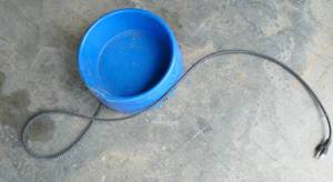 lot 19 image: Heated water dish 50W at 120V