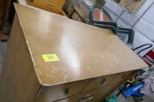 lot 24 image: Bassett furniture dresser w 5 large drawers