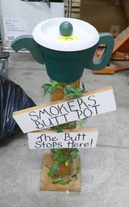 lot 25 image: Very cute cigarette butt stand
