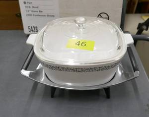 lot 46 image: Nice Corning Ware 2-12 qt dish with warmer tray