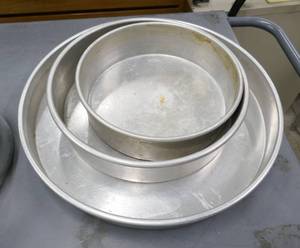 lot 54 image: 2 Large sets of Cake pans