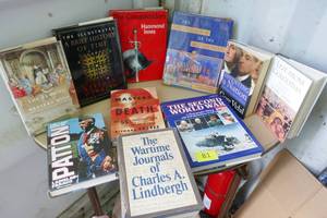 lot 81 image: Group of 10 hard back books on history, including Stephen Hawking and Gore Vidal