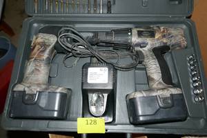 lot 128 image: Cordless Drill and flashlight set 14.4V - charged, tested, working