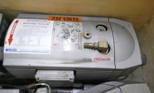lot 144 image: 230V Becker oil-less vacuum pump