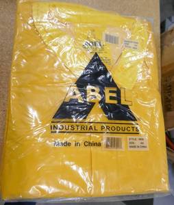 lot 179 image: 2 sets of rain gear, coat, pants, hood - 4XLarge