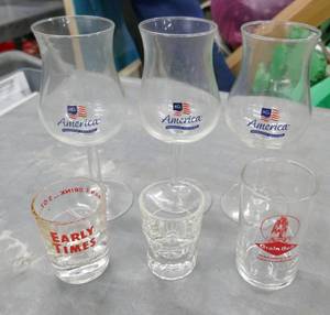 lot 184 image: Barware including a Grain Belt glass