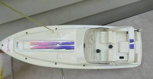 lot 9 image: Sea Ray remote control boat - works