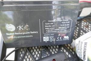 lot 205 image: 3 small motors, charger and battery