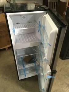 lot 14 image: Avanti 7.0 cu. ft. Freestanding Top Freezer Refrigerator in Stainless Steel  Customer Returns See Pictures