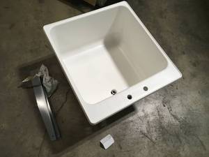 lot 15 image: MUSTEE Utilatub 23 in. x 25 in. Polypropylene Floor Mount Laundry Tub Customer Returns See Pictures
