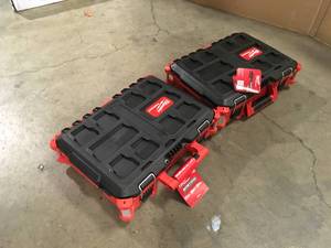 lot 40 image: 2 Lots of Milwaukee PACKOUT 22 in. Medium Red Tool Box with 75 lbs. Weight Capacity  Customer Returns See Pictures