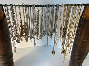 lot 43 image: variety of vintage & newer costume jewelry necklaces - 47 pieces