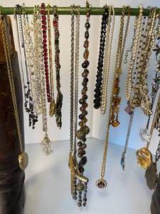 lot 47 image: lot of 30 mainly newer costume jewelry necklaces