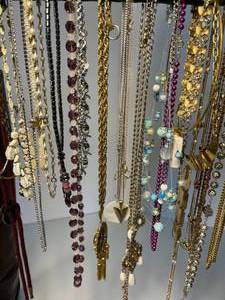 lot 49 image: lot of 40 mainly newer costume jewelry necklaces