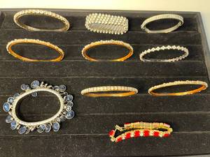 lot 68 image: 11 bracelets fit for a queen
