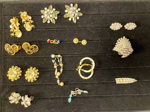 lot 78 image: 10 pair earrings, 3 rhinestone shoe clips, 1 rhinestone pin