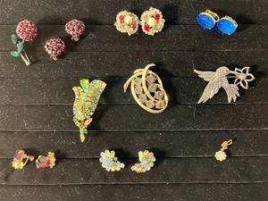 lot 79 image: 5 pair earrings, 4 pins Hobe, Trifari, Art, Ramer, Avon