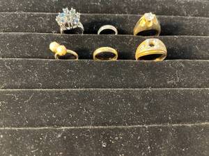 lot 87 image: 6 gold-plated rings