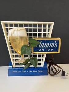 lot 127 image: Hamms on Tap light fixture - works great