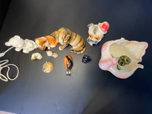 lot 142 image: 10 animal figurines, mainly vintage ceramicporcelain St. Bernard piggy bank, Schmid bone china bear light (works) 