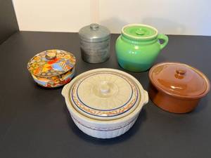 lot 147 image: 5 lidded crocks, incldg. Red Wing, Weller, & Hall