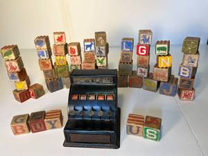 lot 150 image: Durable Toy & Novelty Co. of USA cash register - works with antique wood blocks
