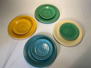 lot 157 image: 4 Fiesta ware dinner plates w 4 saucers