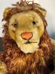 lot 138 image: Id be LION if I didnt say Im looking for a new home unmarked Steiff lion with 4 stuffy friends