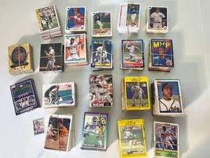 lot 210 image: lot of sports trading cards, mainly baseball  deck of MLB Rookies playing cards in box