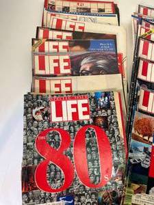 lot 213 image: 18 LIFE Magazines, 1969 Moon Landing  1989-92s