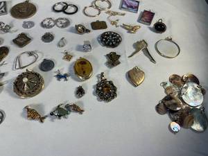 lot 224 image: assorted pendants  peace signs, hearts, abalone shell, fish and more