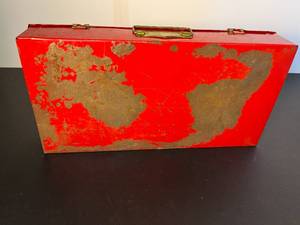 lot 176 image: vintage Erector kit in original metal box
