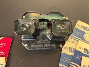 lot 178 image: vintage Sawyers View-Master - works - w 28 reels  Snow White, Gene Autry, Aladdin, Roy Rogers, Garfield, Elmer Fudd, Tarzan, Bible Stories & more