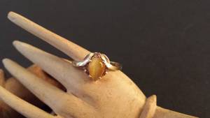 lot 83 image: 10K gold ring with tigers eye stone & small diamond