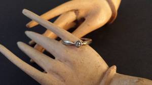 lot 85 image: 10K gold ring w small diamond