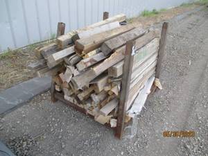 lot 11 image: Metal rack filled with assorted blo...