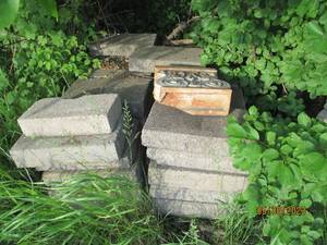 lot 13 image: Pallet of landscape block...