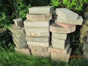 lot 14 image: Pallet of landscape block...